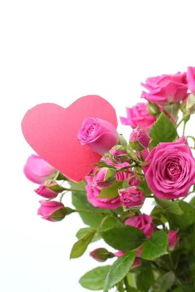 Bouquet di rose con cuore rosa — Foto Stock