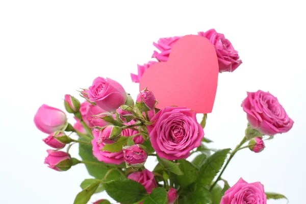Букет троянд з рожевим серцем — стокове фото