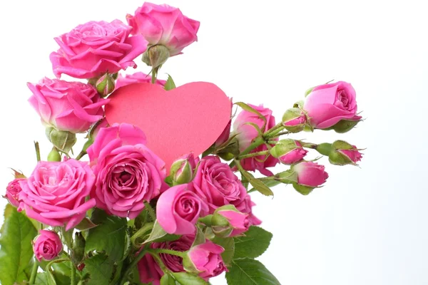 Buquê de rosas com coração rosa — Fotografia de Stock