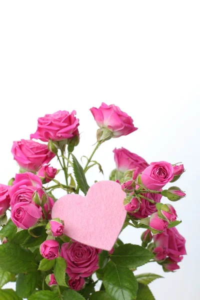 Rozen boeket met roze hart — Stockfoto