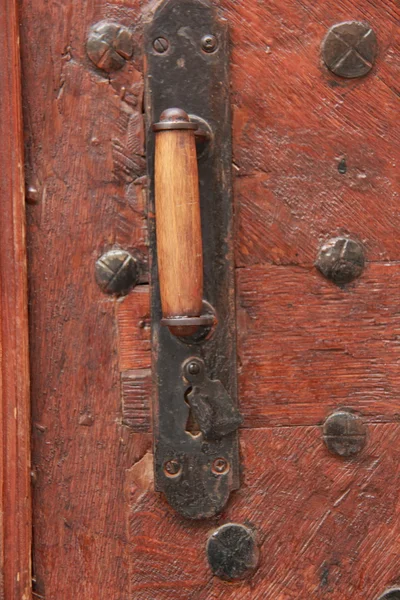 Griff an eine alte Tür — Stockfoto