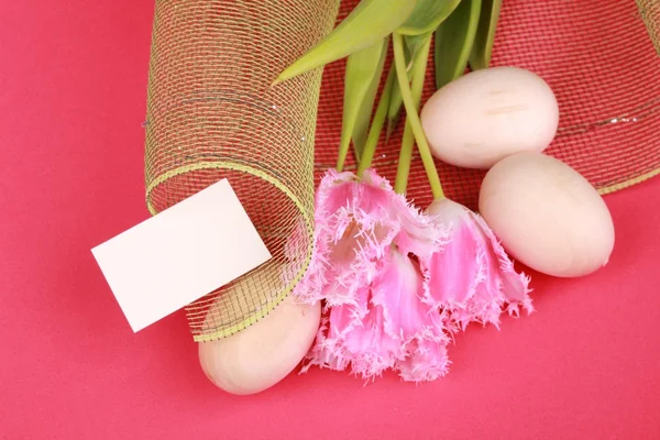 Some wooden eggs and tulips on Easter holiday — Stock Photo, Image