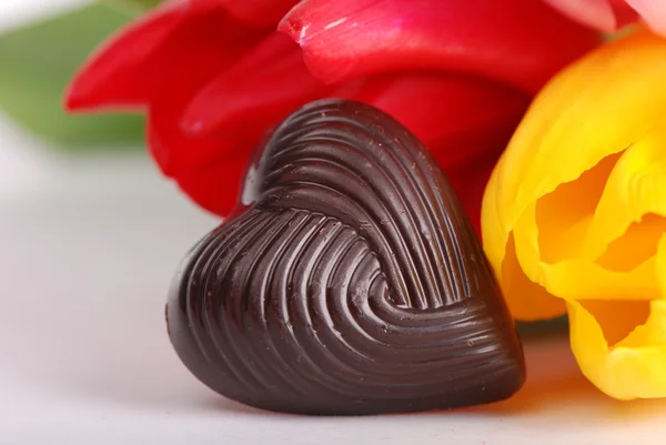 Tulipanes con dulces — Foto de Stock