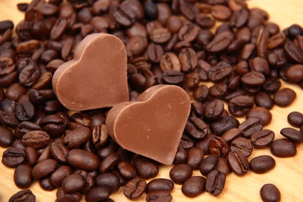 Шоколадные конфеты в форме сердца — стоковое фото