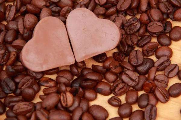 Шоколадные конфеты в форме сердца — стоковое фото