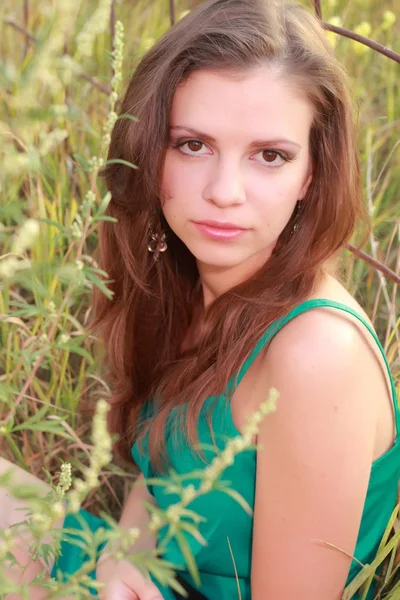 Girl in a green dress on the street — Stock Photo, Image