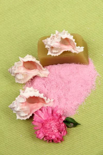 Decoration of sea salt, spa soap, beautiful sea shell and pink flower — Stock Photo, Image