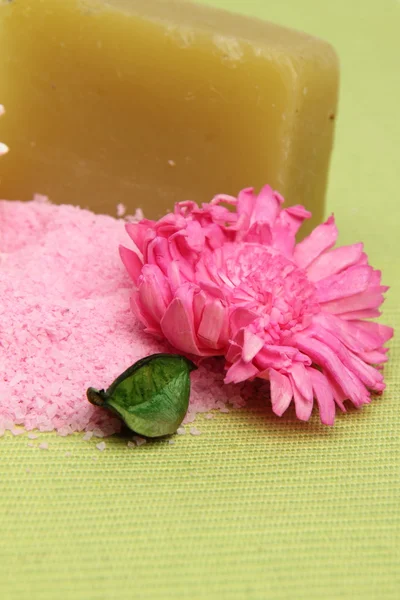 Decoration of sea salt, handmade soap and pink flower — Stock Photo, Image