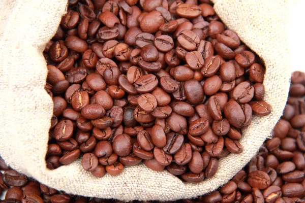Kaffebönor och säck — Stockfoto