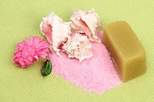 Decoration of sea salt, handmade soap, beautiful sea shell and pink flower — Stock Photo, Image