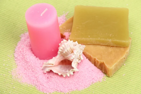 Decoration of sea salt, handmade soap, candle and beautiful sea shells — Stock Photo, Image