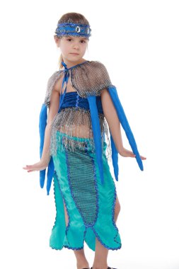 anlamlı küçük kız bir mavi kostüm ve dans giymiş