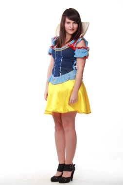 Pamuk Prenses gibi giyinmiş kız