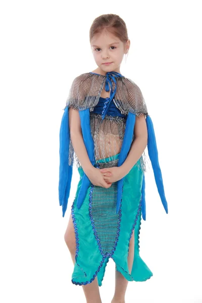 Expressive petite fille vêtue d'un costume bleu et danser — Photo