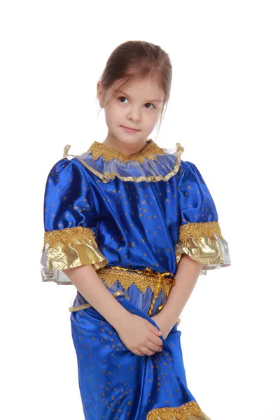 Adorable niña en vestido azul sobre fondo blanco — Foto de Stock