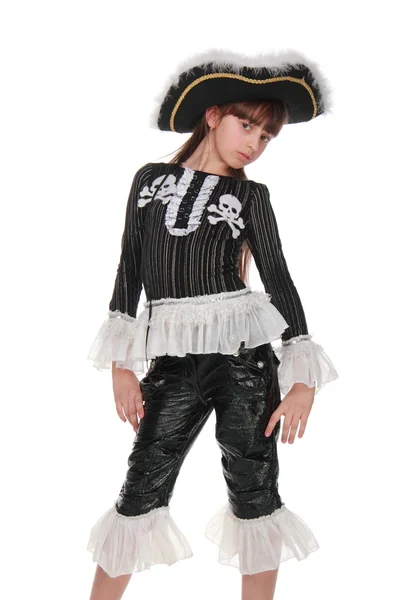Chica encantadora en un hermoso vestido sombrero pirata — Foto de Stock