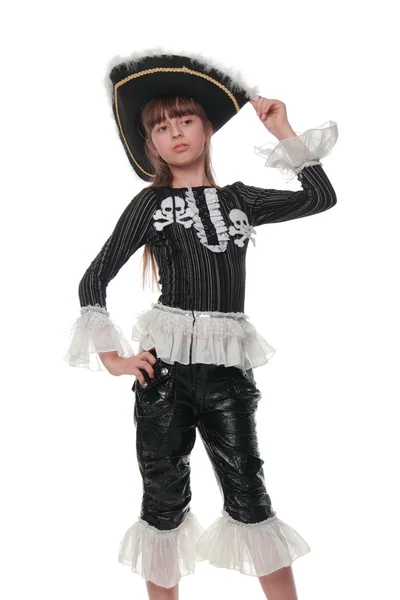 Chica encantadora en un hermoso vestido sombrero pirata — Foto de Stock