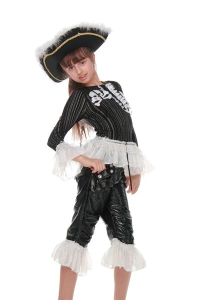 Krásná dívka v klobouku pirát krásné šaty — Stock fotografie