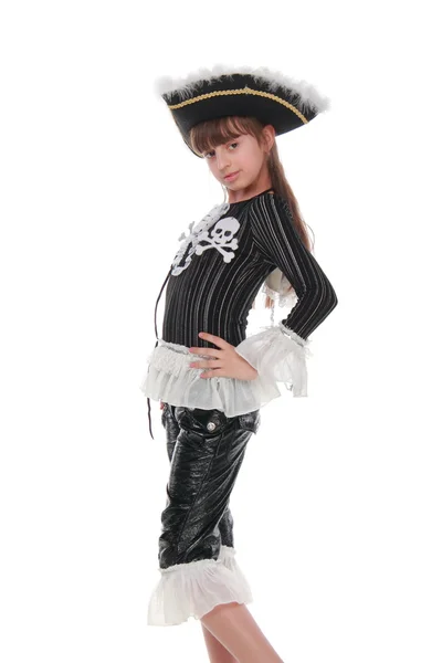 Schöne Mädchen in einem schönen Kleid Piratenhut — Stockfoto