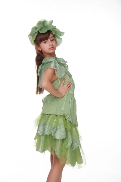 派手なボールの美しい緑のドレスの少女 — ストック写真
