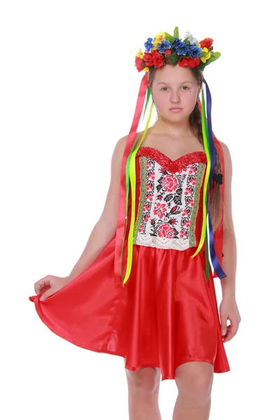 Девушка в традиционном украинском костюме — стоковое фото