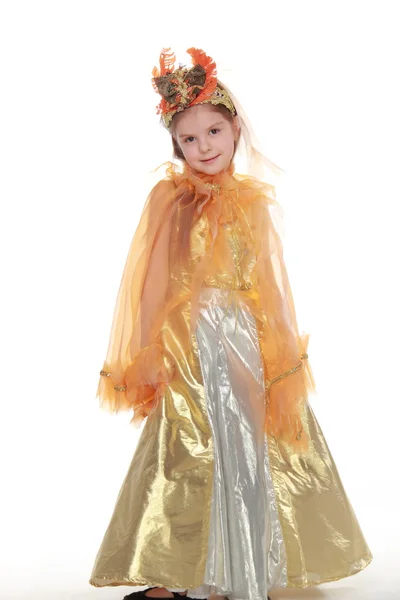 Vrij klein meisje in een mooie jurk — Stockfoto