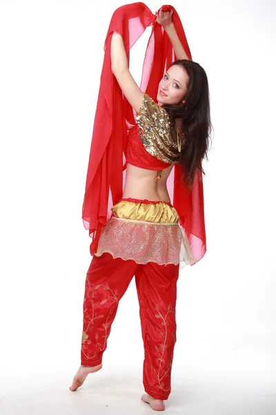 Menina bonita em vestido oriental dança dança do ventre — Fotografia de Stock