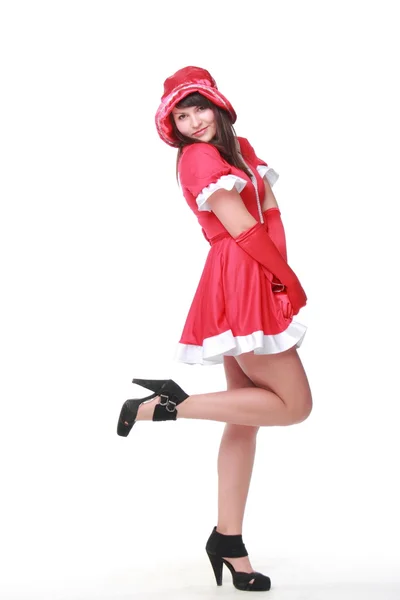 Ελκυστική νεαρή γυναίκα σε ένα όμορφο κόκκινο φόρεμα και κόκκινο καπέλο — Φωτογραφία Αρχείου