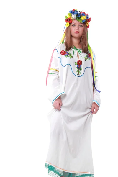 Chica en flores corona y ropa tradicional — Foto de Stock