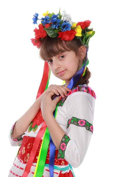Dívka v květiny věnec a tradiční oblečení — Stock fotografie