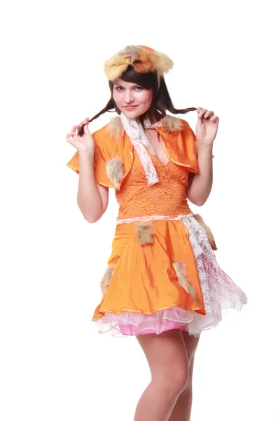 Chica bonita en un vestido de fantasía naranja y sombrero — Foto de Stock