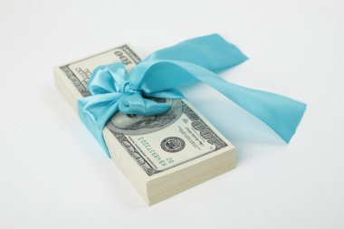 mavi kurdele ile yüz dolar hediye paketi