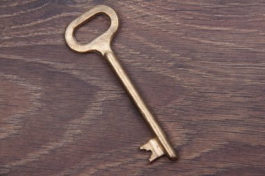 antika anahtar yalıtılmış olarak izole ahşap arka plan