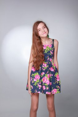 uzun saçlı genç manken