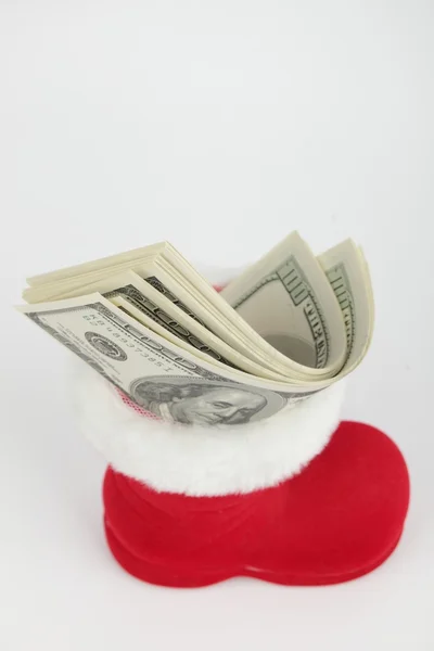多くの白い背景の上のクリスマス ブートで 100 ドル紙幣 — ストック写真