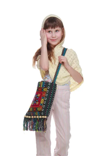 En küçük kız, beyaz arka plan olarak el yapımı çanta — Stok fotoğraf