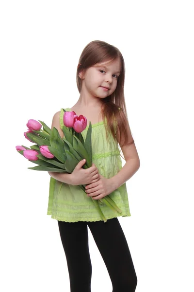 Bild eines schönen kleinen Mädchens mit einem Strauß Tulpen — Stockfoto