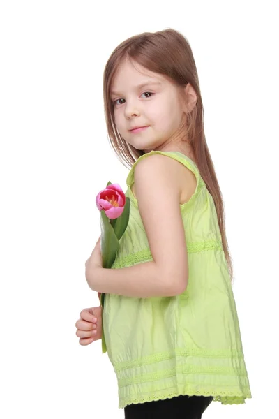 Imagen de una hermosa niña con un tulipán —  Fotos de Stock