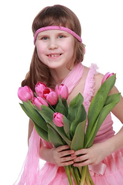 Kleine Prinzessin im Kleid mit einem Strauß Tulpen — Stockfoto