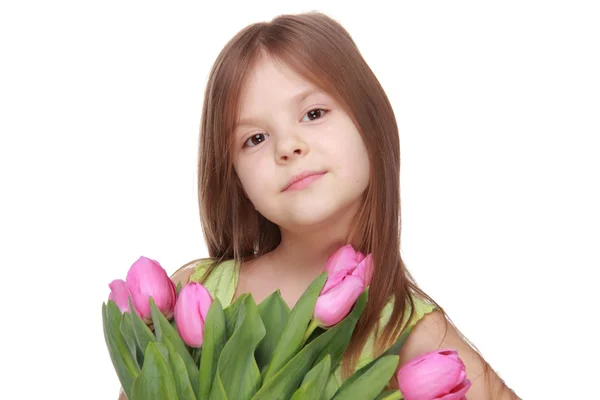 Portret van een schattig klein meisje met een groot boeket van tulpen — Stockfoto