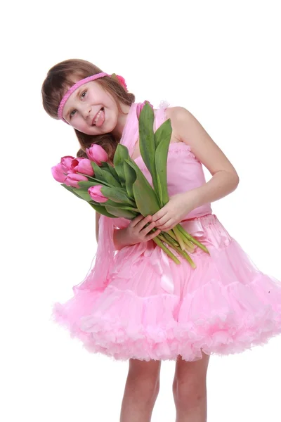 Kleine Prinzessin im Kleid mit einem Strauß Tulpen — Stockfoto