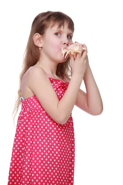 Cheerful little girl holding a seashell — Stock Photo, Image