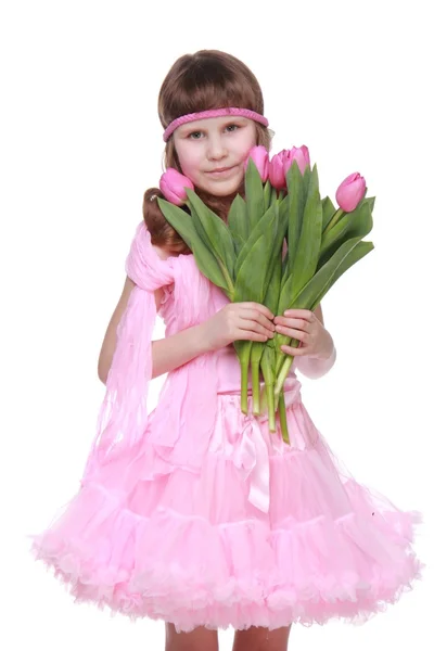 Pequena princesa em um vestido com um buquê de tulipas — Fotografia de Stock