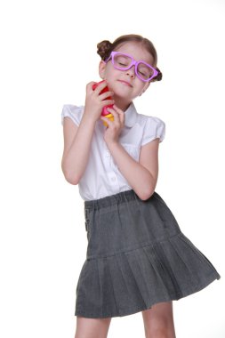 Stüdyo imge-in boyalar ile poz gözlüklü liseli