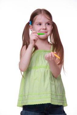 küçük kız renk tebeşirler