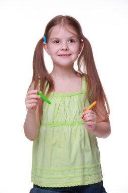 küçük kız renk tebeşirler