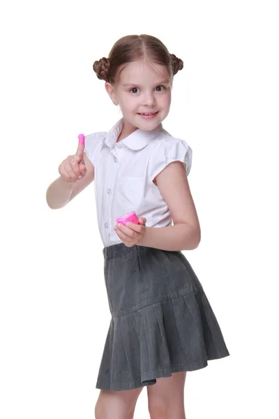 Прекрасная школьница позирует с розовой краской — стоковое фото