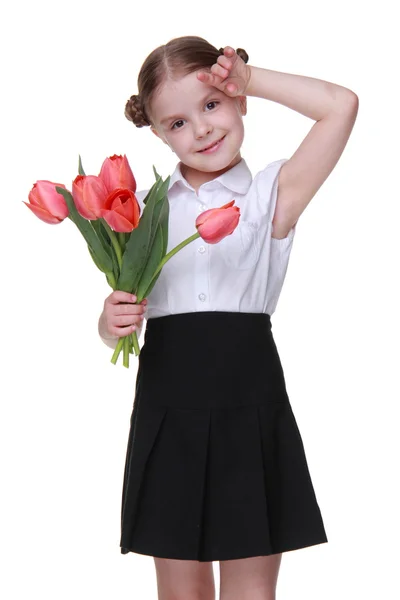Милая школьница с букетом тюльпанов — стоковое фото