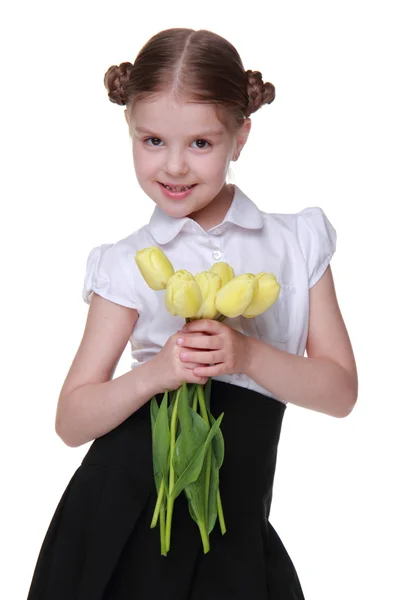 Nettes Schulmädchen mit einem Strauß Tulpen — Stockfoto