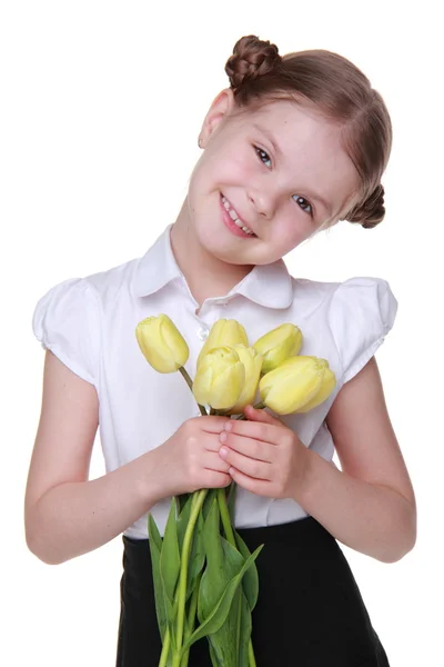 Nettes Schulmädchen mit einem Strauß Tulpen — Stockfoto